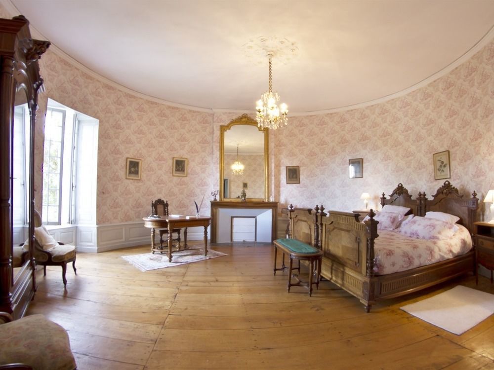 לינה וארוחת בוקר Léoville Chateau De Puyrigaud מראה חיצוני תמונה
